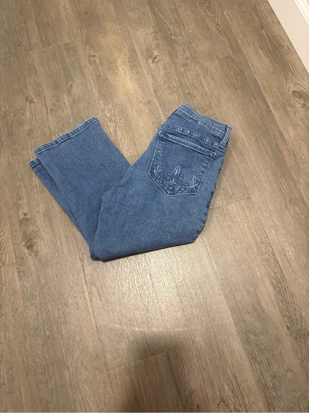 NYDJ Marilyn Straight Cropped Capris Jeans Women's Embroidered Pocket Med Blue 6